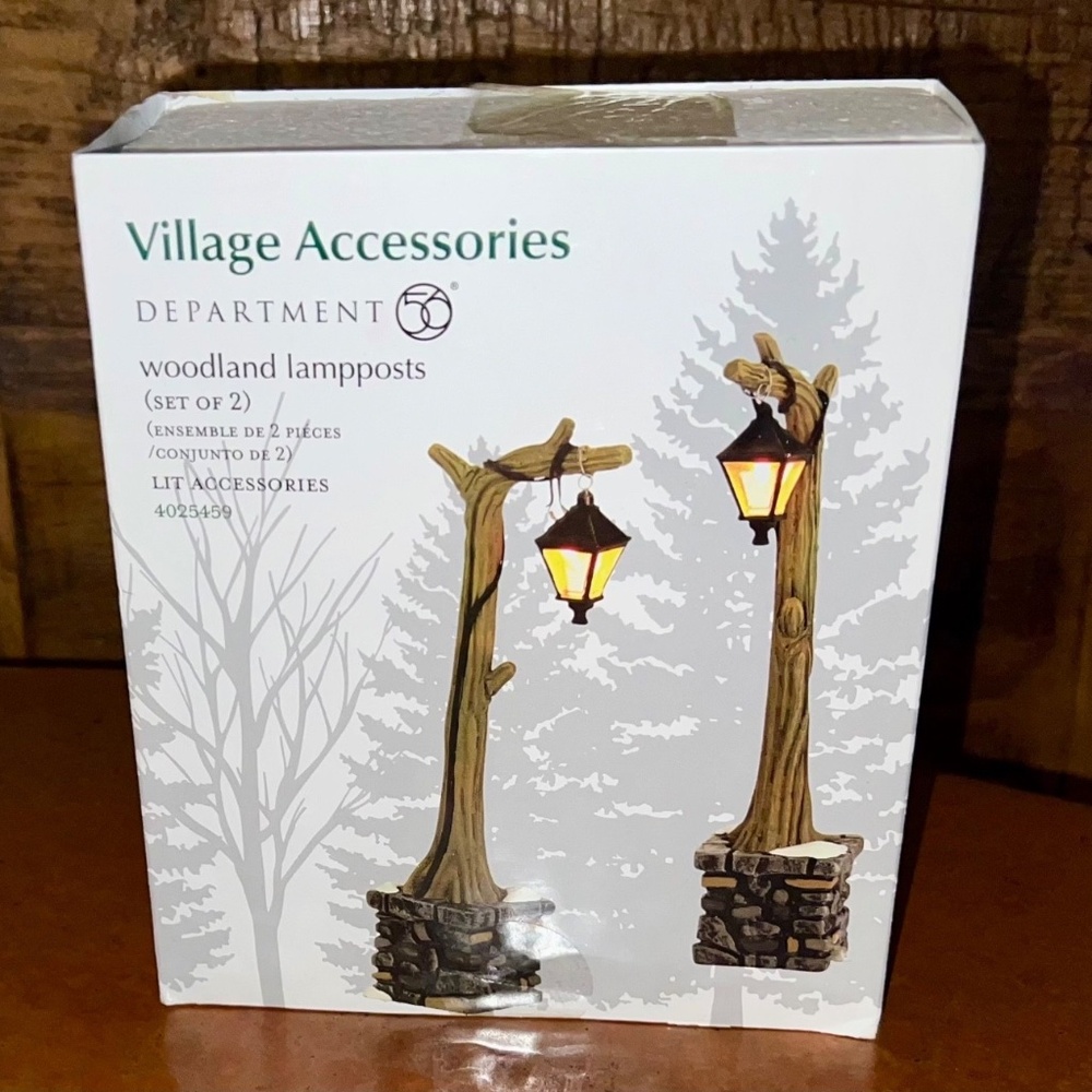 DEPT 56 WOODLAND LAMPPOSTS #4025459 General Village Access. (Lighted) RARE VHTF